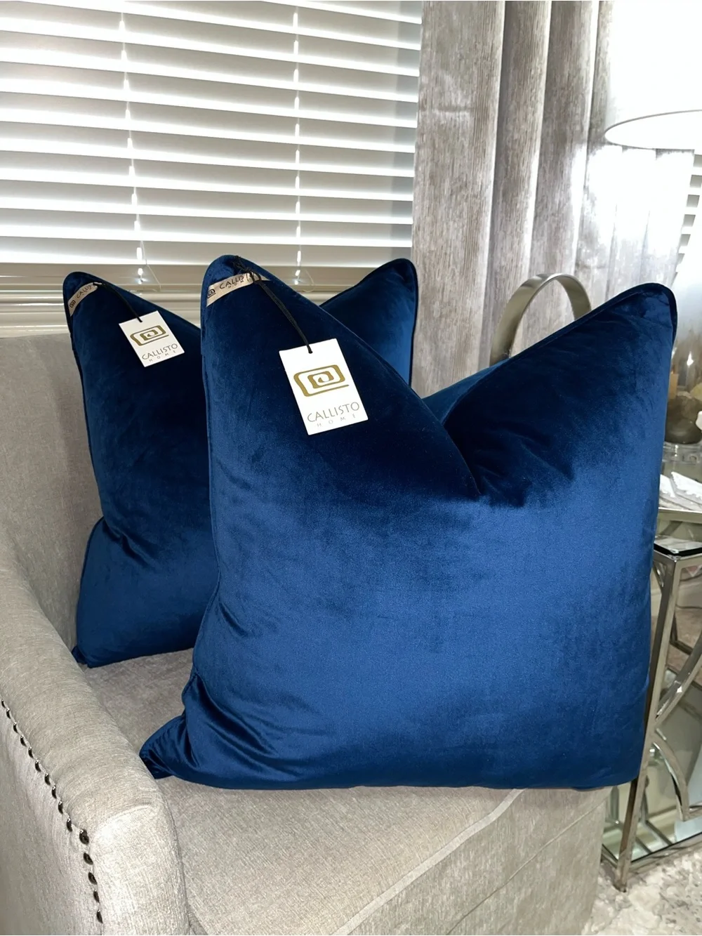 1-NWT CALLISTO HOME LUXURY BLUE VELVET DECORATIVE THROW PILLOW ( T1474F15)
